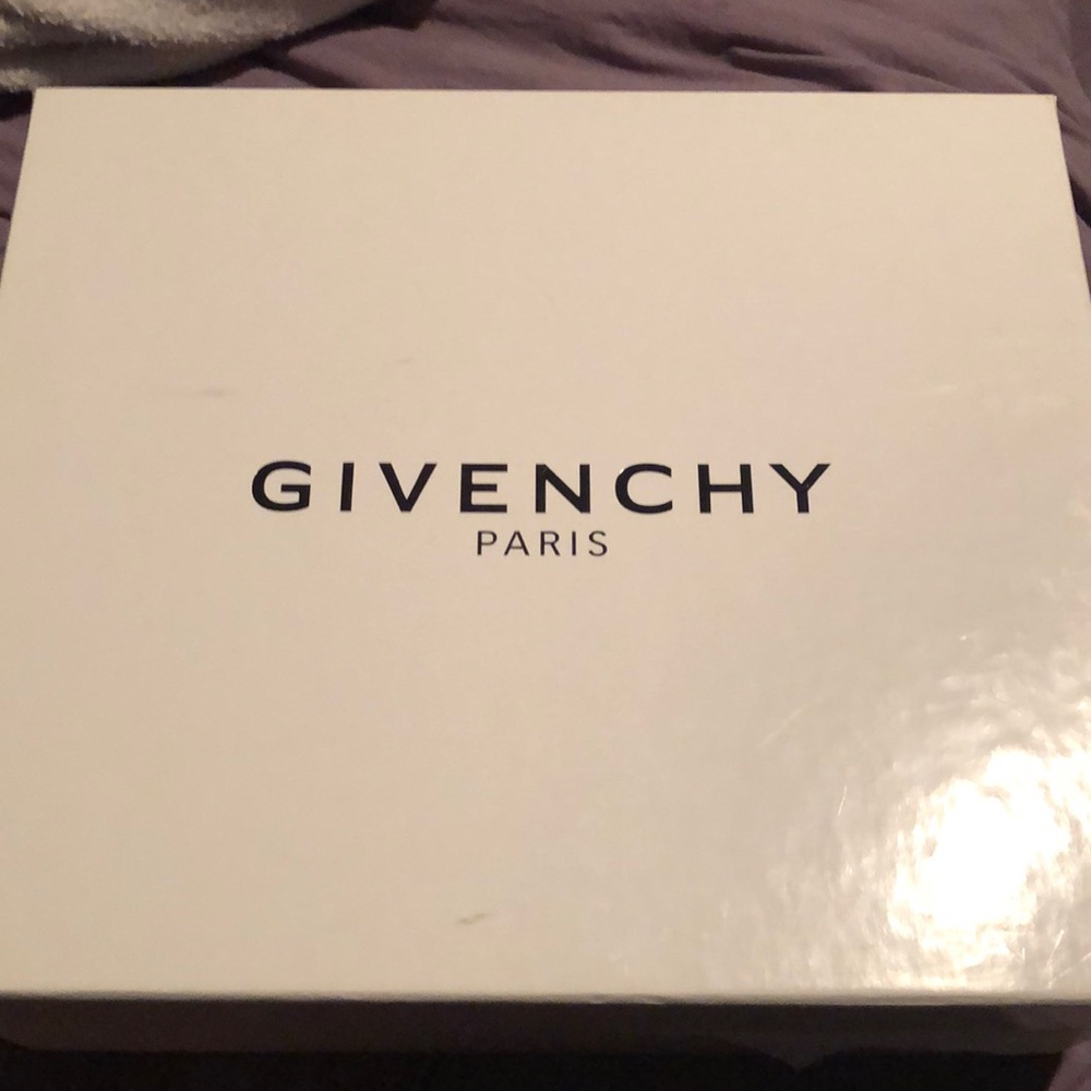 Unisex Givenchy sneakers